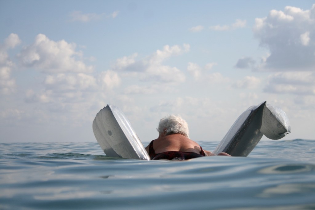 NÄDALA TEOS: Flo Kasearu. Kaks inimest mererannal, muud ei&nbsp;midagi