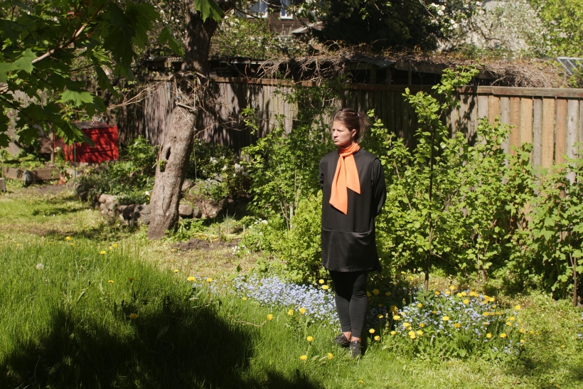 Flo Kasearu. Eriolukord. 2020. Kaader videoteosest. Autor Epp Kubu. Kunstniku loal