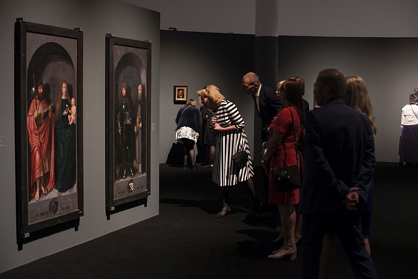 Niguliste Kannatusaltari välistiivad näitusel Kumus. Foto: Kristina Õllek