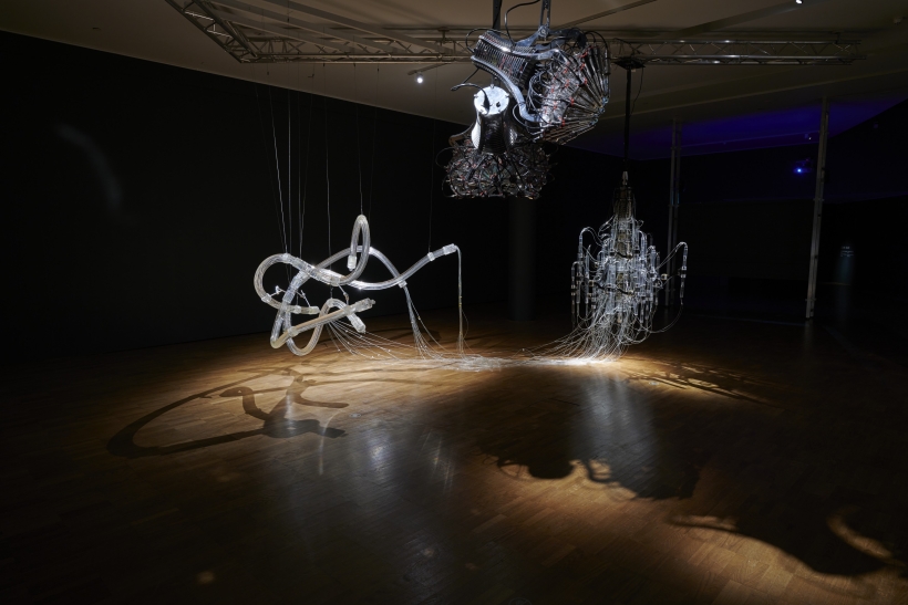 näituse „Murtud sümmeetriad“ vaade