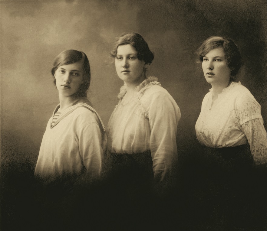 Uus trükis: Ainulaadne sõsarkond. Õed Kristine, Lydia ja Natalie Mei