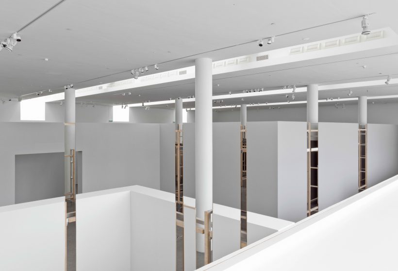 Foto sarjast „Eemaldamise teel tervikuni“