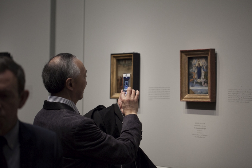 külastajad näitusel