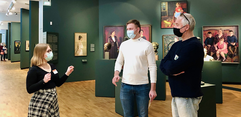 Külastusjuhi töö on oluline, sest aitab vaatajal kunstiga isiklikumat suhet&nbsp;luua