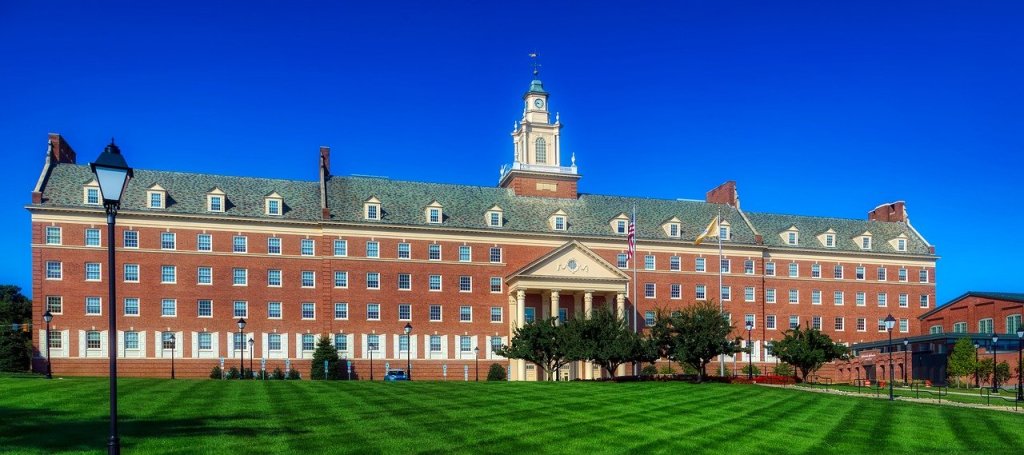 torniga neljakordne telliskivihoone