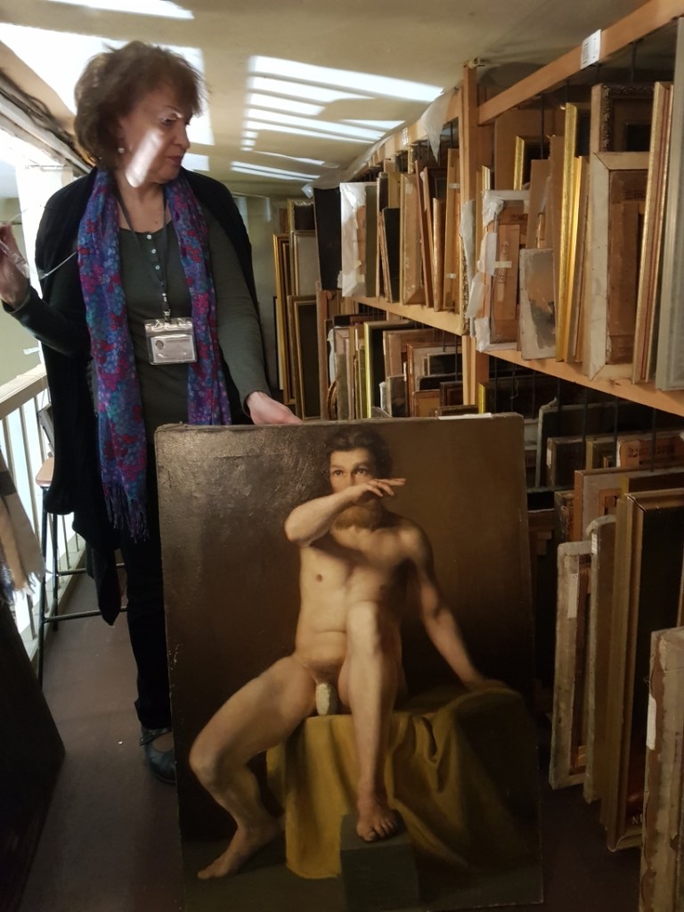 Akadeemia muuseumi teadusdirektor pr Bogdan ja aktiklassi maalid. Foto: Kadi Polli