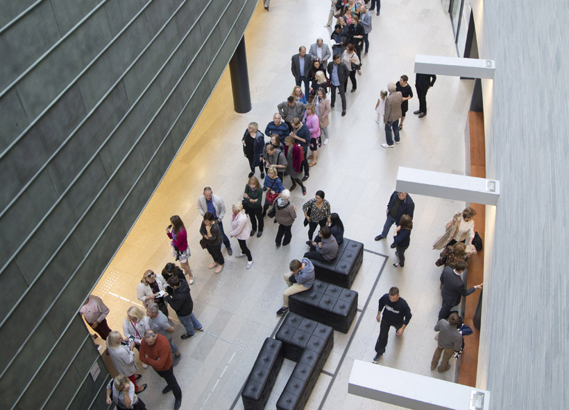 Järjekord Michel Sittowi näitusele Kumus 13. septembril 2018