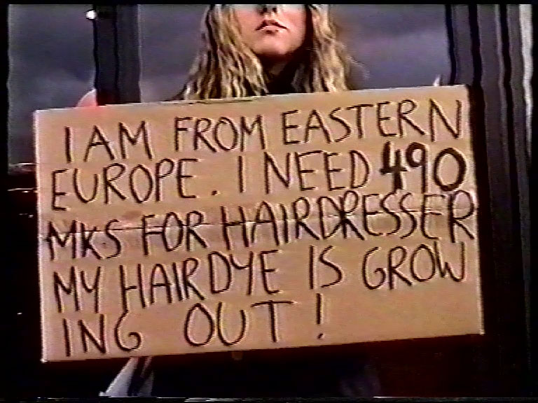 Sissevaade nullindate kunstiellu. Näitus „Kunst mugavustsoonis? Nullindad Eesti&nbsp;kunstis“