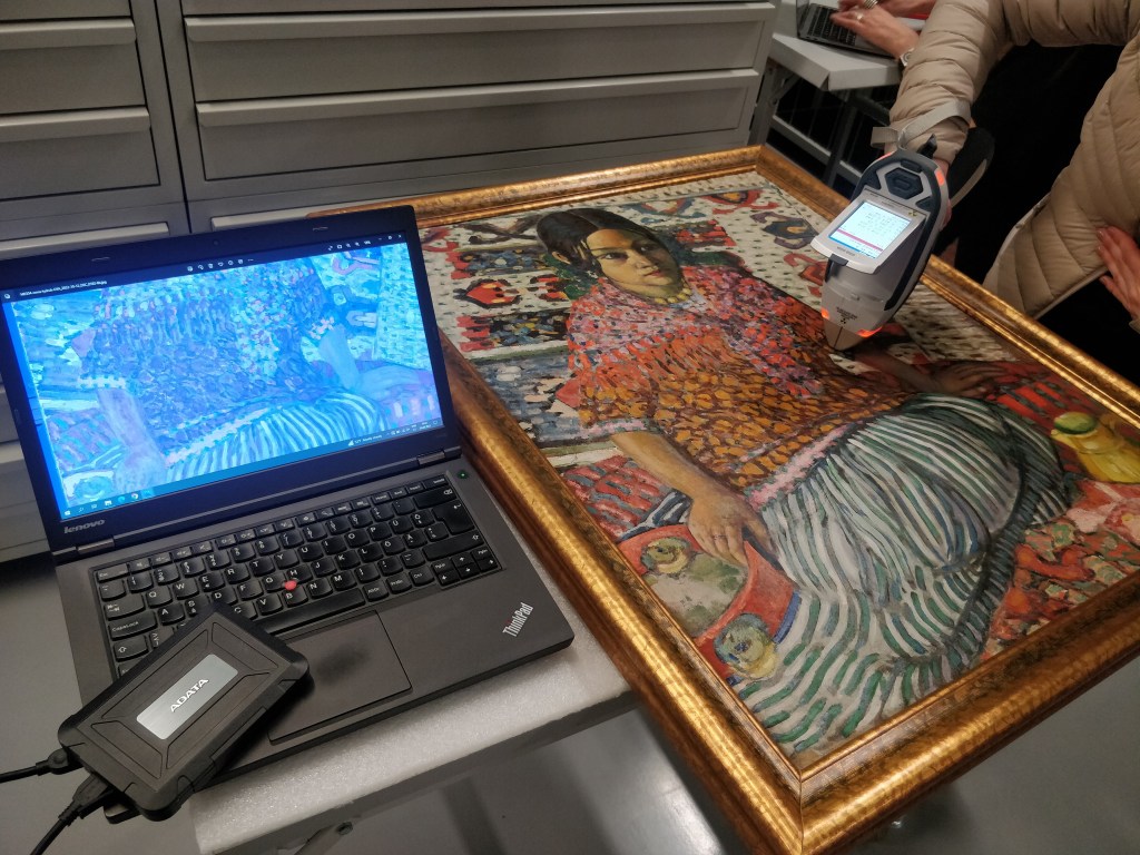 Konrad Mägi teoste tehnilised uuringud Kumu&nbsp;projektiruumis